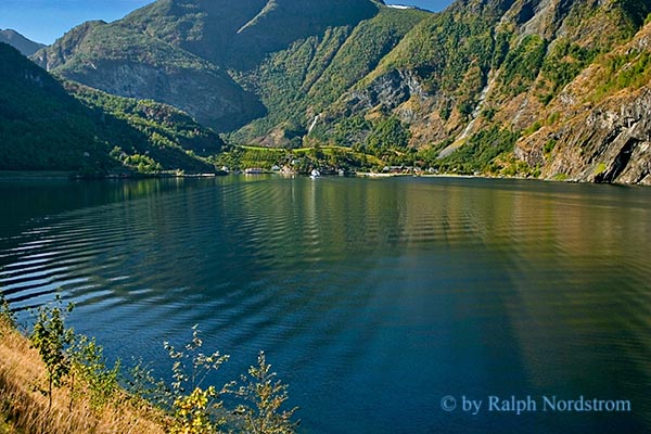Click to view the Fl�m on Sognefjord